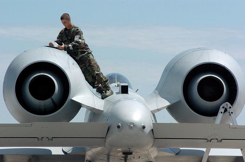 A-10攻击机发动机布局利弊分析，A-10攻击机发动机布局优劣势分析