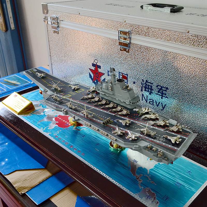 航空母舰模型，家中的壮丽展示，航空母舰模型，家中的壮观展示品