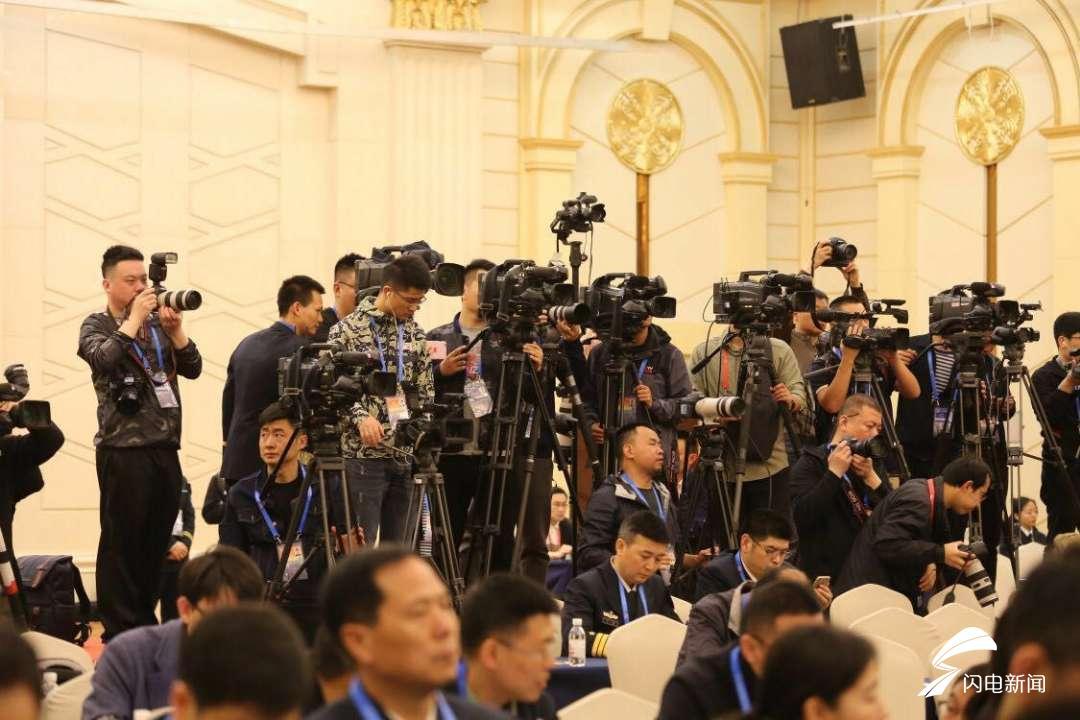 我国新型舰艇，走向深蓝，展现大国力量，我国新型舰艇，深蓝航迹，展现大国力量
