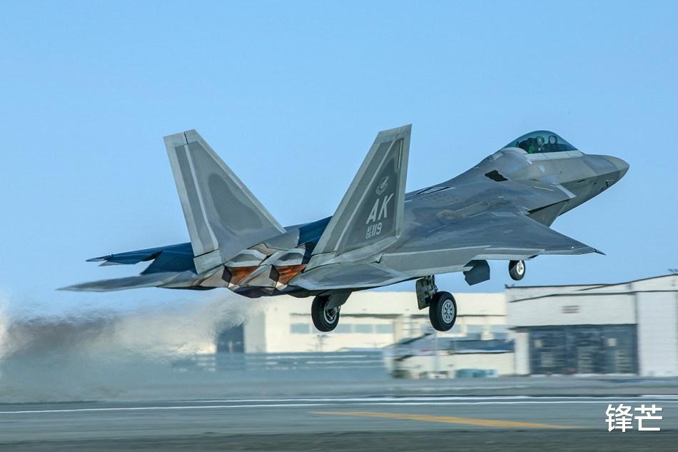 J-16是否属于重型战斗机？解析其定位与特点，J-16战斗机，定位与特点解析，是否属于重型战机？