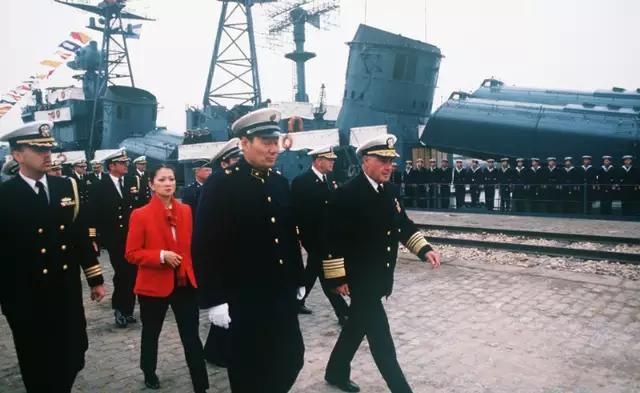 揭秘中国海军的骄傲——051大连号驱逐舰，揭秘中国海军的骄傲，051大连号驱逐舰传奇之旅