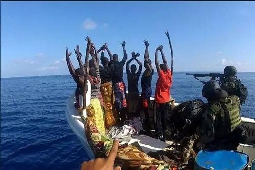 中国海警抓捕海盗，捍卫海洋安全的重要行动，中国海警重要行动，抓捕海盗捍卫海洋安全