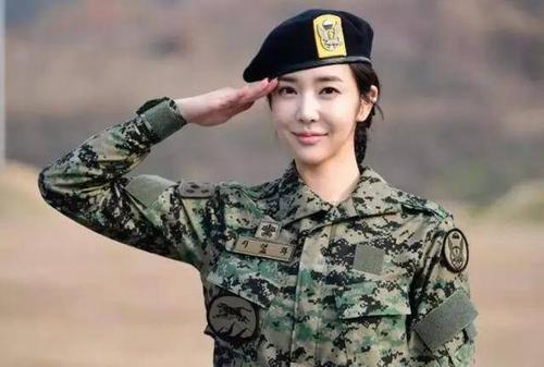 中国女兵在越南成人小说，英勇之花绽放异域战场，中国女兵在越南成人小说，英勇之花在异域战场绽放