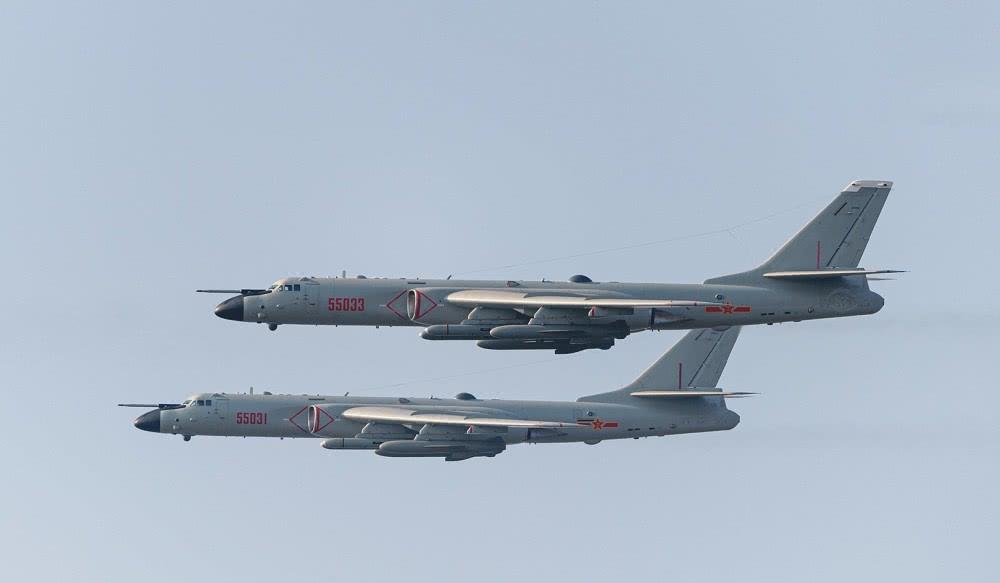 轰-6K挂载六枚长剑-10，空中力量的崭新篇章，轰-6K挂载六枚长剑-10，空中力量的强大展示