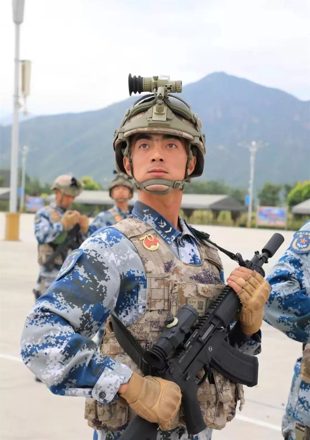 义务兵被定为空降兵，荣誉与挑战并存，义务兵荣誉与挑战并存，被定为空降兵之路
