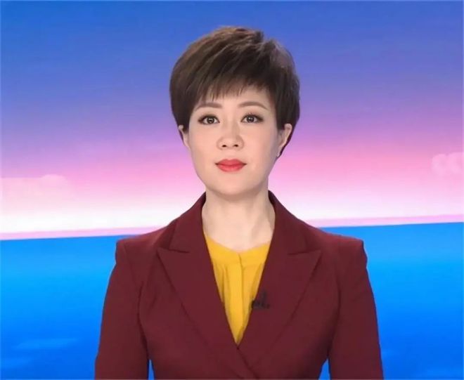 军事女主持人冯琳简介，冯琳，军事频道的女主持人简介