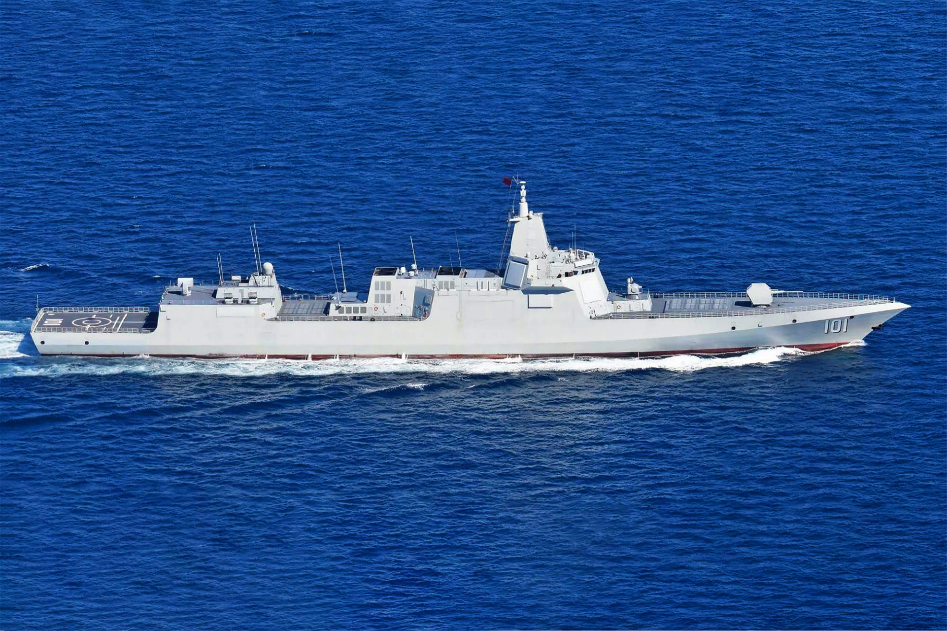 海军新一代翘楚，055驱逐舰的崛起与影响，海军新星璀璨崛起，055驱逐舰的时代影响与风采展示