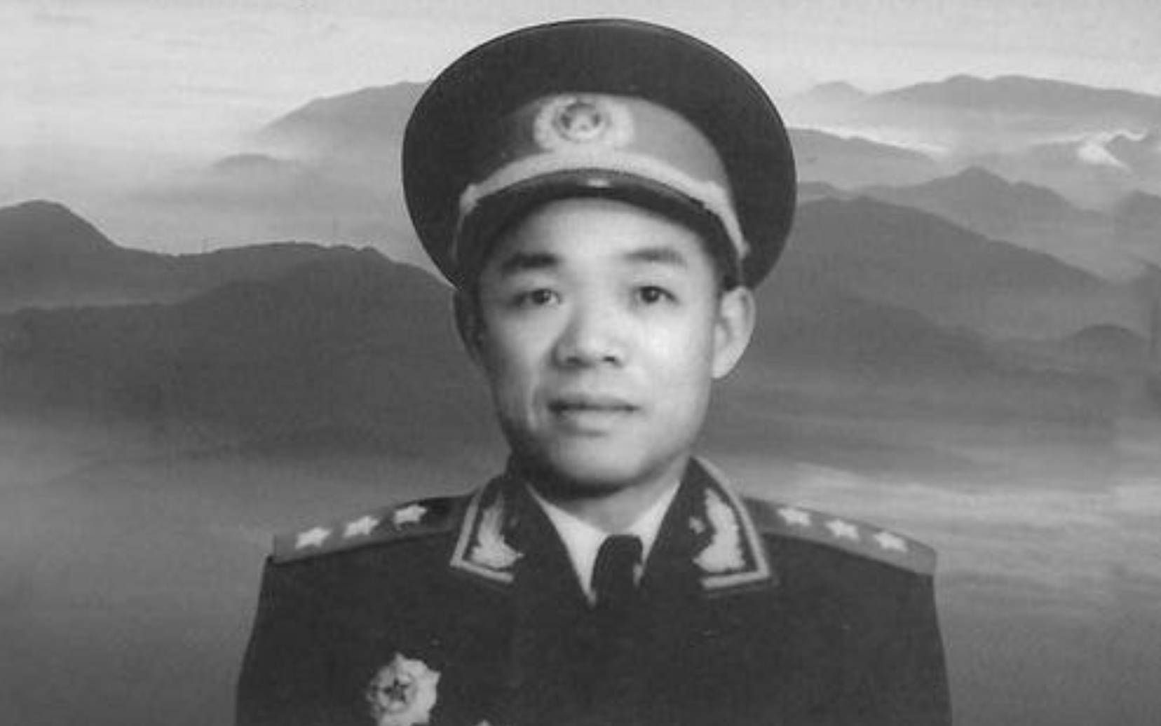 丁小军将军简历，丁小军将军的生平简介