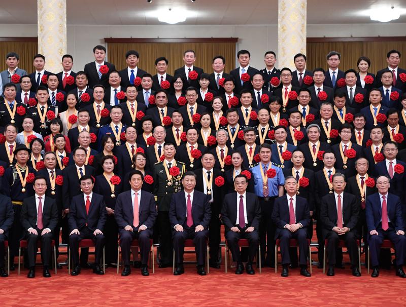 勋章背后的故事，关于七一勋章的纯金之谜，七一勋章，纯金勋章背后的荣耀与传奇故事