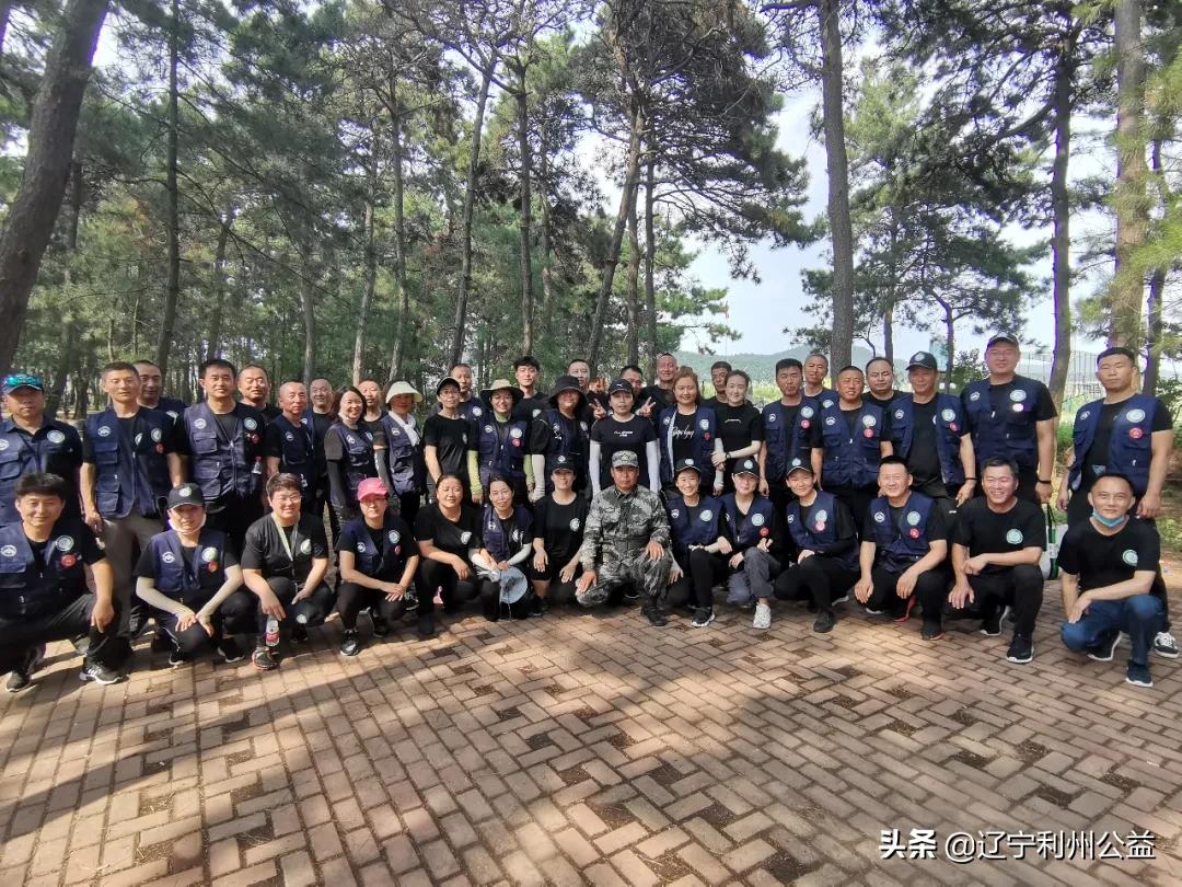 中国人民解放军的军旗、军徽与军歌，荣耀的象征与精神的凝聚，中国人民解放军军旗、军徽与军歌，荣耀的象征与精神凝聚的力量