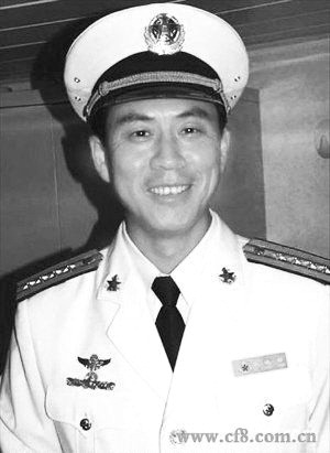 辽宁舰原舰长张峥，海军英雄的荣耀与担当，海军英雄张峥，辽宁舰舰长的荣耀与担当