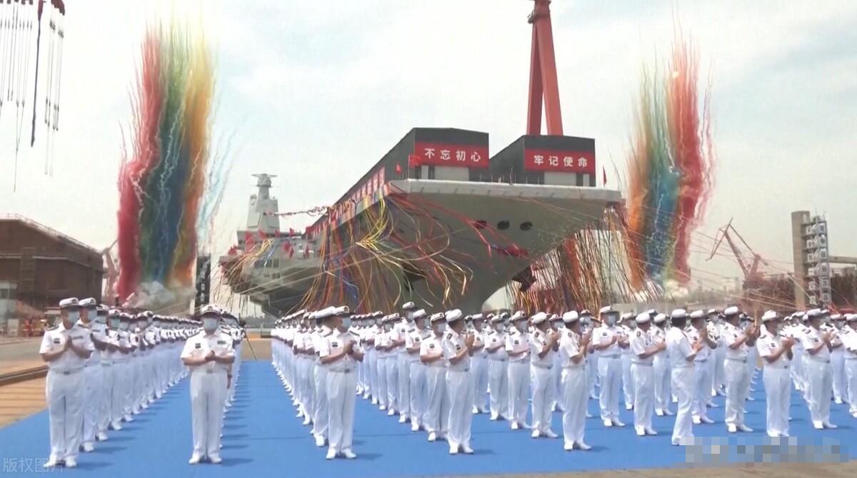 探索中国航母的巨大身躯，揭示其规模与力量，中国航母的巨大身躯，规模与力量的探索揭秘