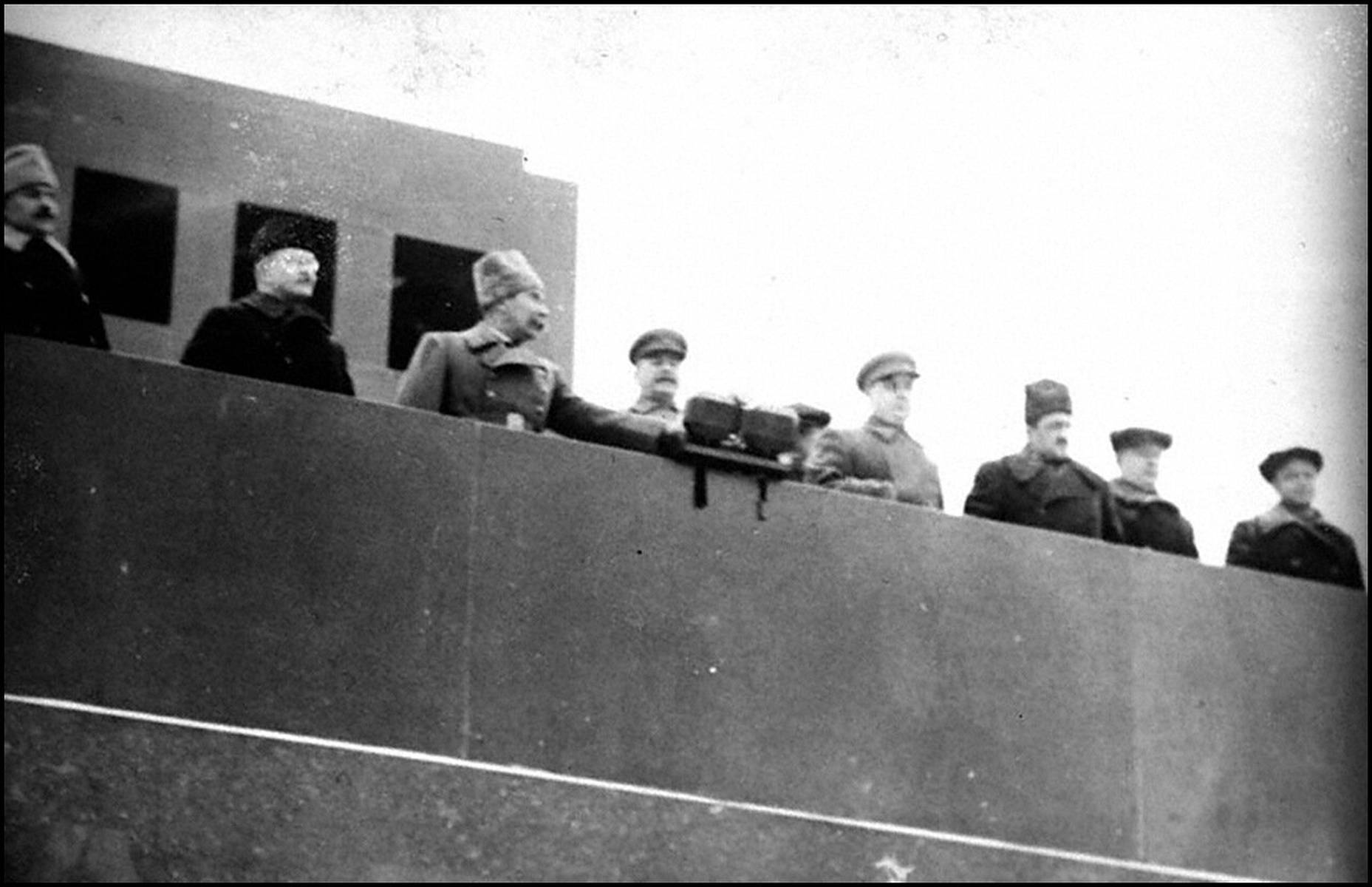 揭秘历史，1941年苏联红场阅兵真实影像，揭秘历史，苏联红场阅兵的真实影像记录（1941年）