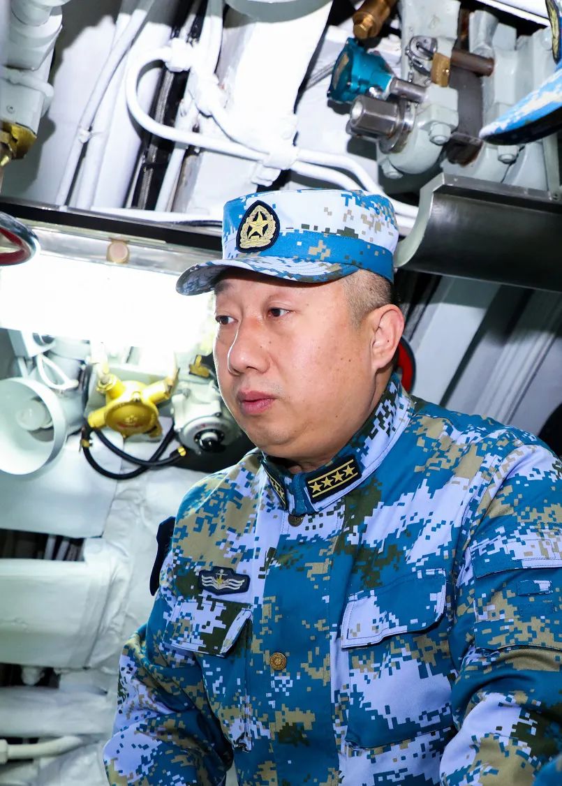 李辉舰长，领航新时代的海军英雄，李辉舰长，领航新时代的海军英雄之光