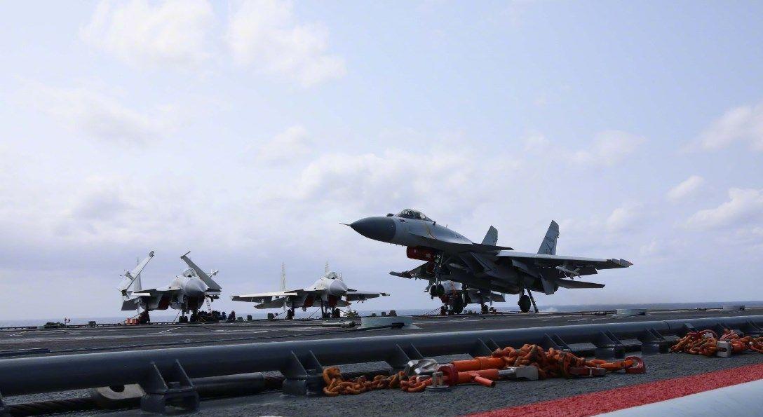 歼-15舰载机起降，中国海军航空兵力量的重要篇章，歼-15舰载机起降，中国海军航空兵力量的关键篇章