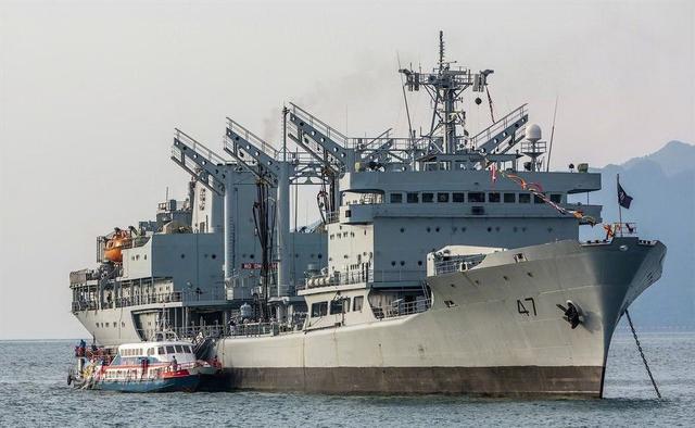 探索中国海军的补给先锋——718型补给舰，中国海军补给先锋，揭秘718型补给舰的神秘面纱