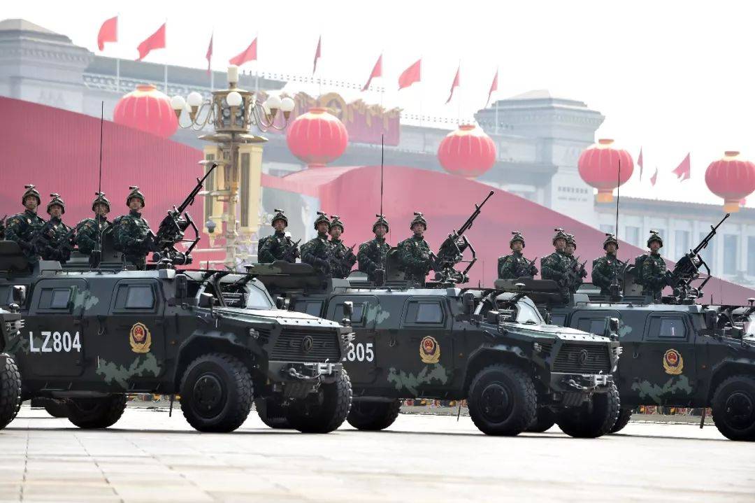 庆祝辉煌历程，纪念中国阅兵盛典的70周年开始时间，中国阅兵盛典70周年庆典启动，辉煌历程的见证