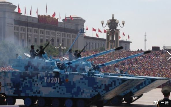 七秩华章，阅兵中的新兵种风采，七秩华章，阅兵展现新兵种风采