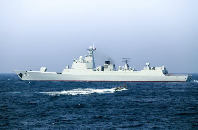 中国新军舰下水，海军力量再添新篇章，中国新军舰下水，海军力量迈入新纪元