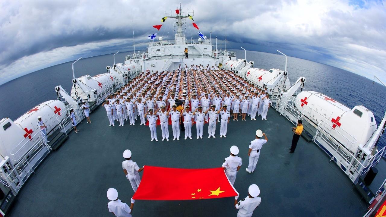人民海军辉煌70周年，致敬海洋守护者的壮丽征程，致敬壮丽征程，人民海军辉煌70周年，海洋守护者的荣耀瞬间