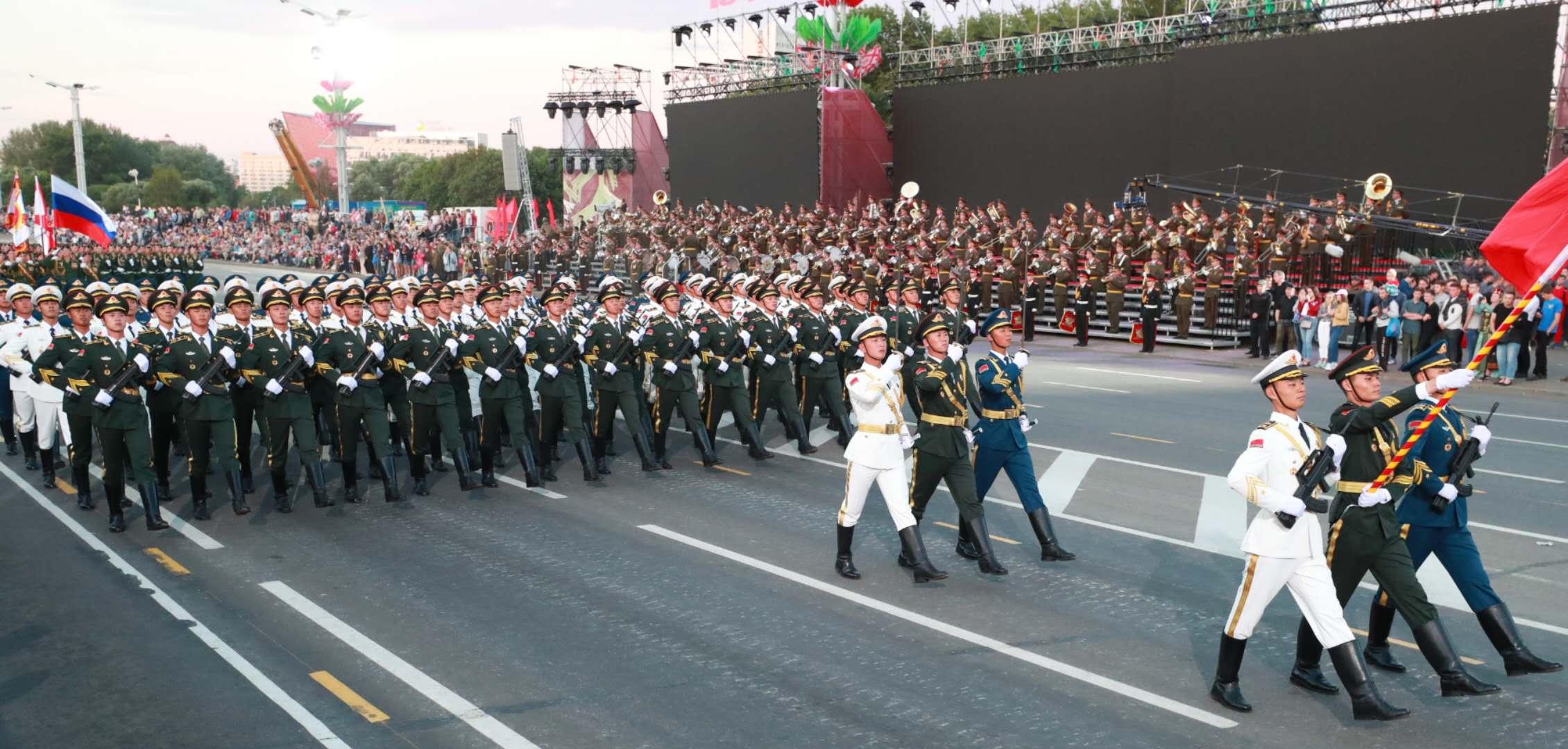 俄罗斯阅兵与中国三军仪仗队视频，东西方军事文化的交汇与展示，东西方军事文化交汇展示，俄罗斯阅兵与中国三军仪仗队视频欣赏