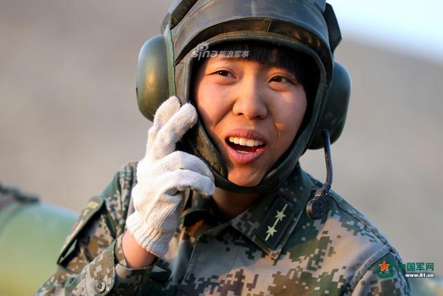 北京军区女兵图片，展现力量与柔美的风采，北京军区女兵风采，力量与柔美的完美结合