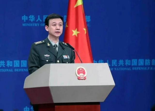 国防部新闻发言人杨新宇，坚定、专业、勇于发声的时代楷模，国防新闻发言人杨新宇，时代楷模的坚定发声之路