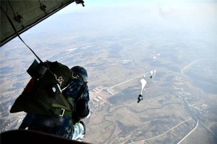 武汉第十五空降兵部队，英勇无畏的空降先锋，武汉第十五空降兵部队，英勇无畏的先锋空降兵