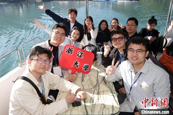 中国大陆高校师生团团参观，共享知识，共筑未来，中国大陆高校师生共享知识之旅，共筑未来之梦