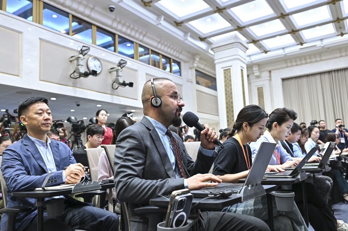 新闻发布会是一种重要的信息传播媒介，新闻发布会，重要信息传播媒介的聚焦点