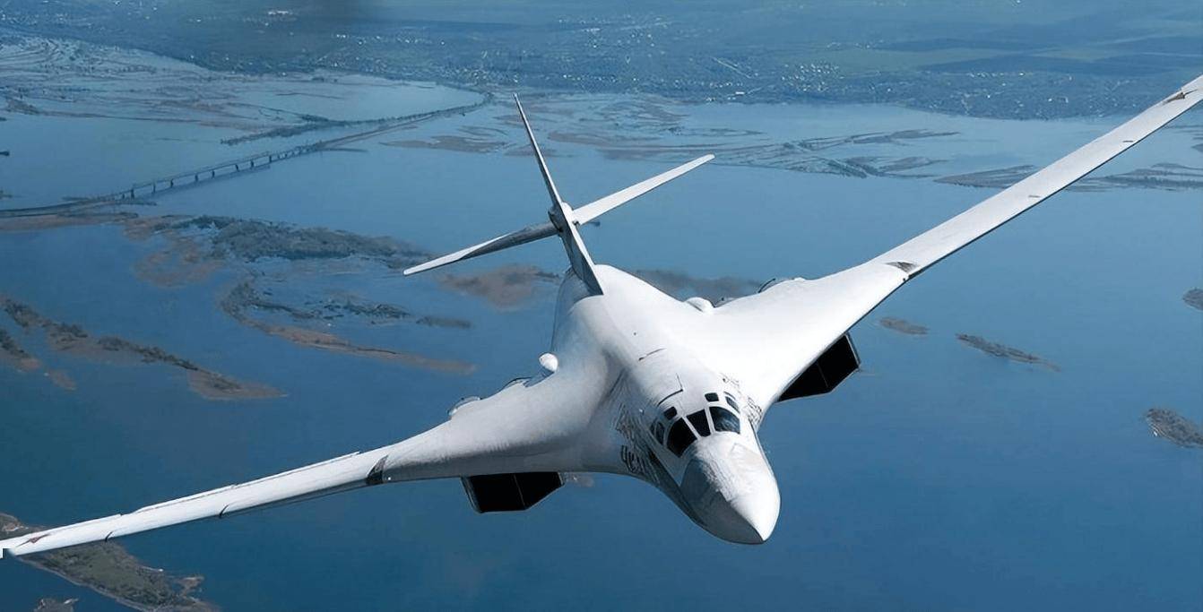 图-160M3战略轰炸机，空中巨翼的威力和战略价值，图-160M3战略轰炸机，空中巨翼的威力和战略价值揭秘