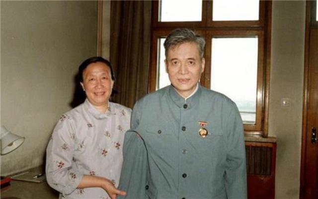 邓稼先的故事简介女儿——邓瑶，邓稼先之女邓瑶，传承科学家的精神与担当