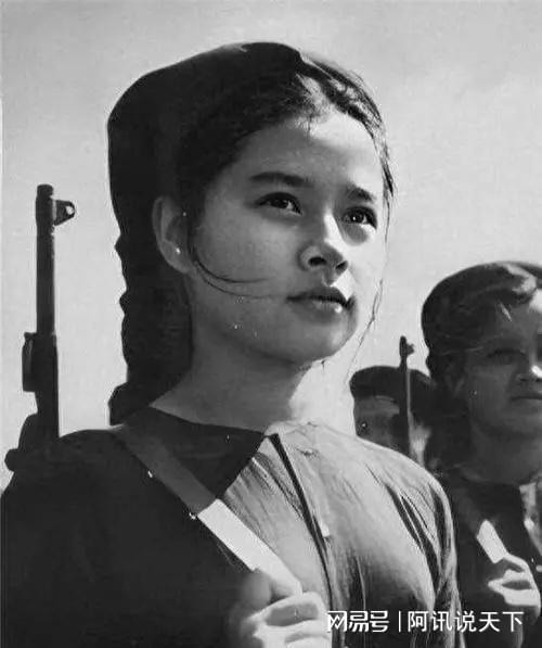 越南女兵与中国女兵，东西方军事力量的独特魅力与共同挑战，越南女兵与中国女兵，东西方军事力量的独特魅力与共同挑战之比较