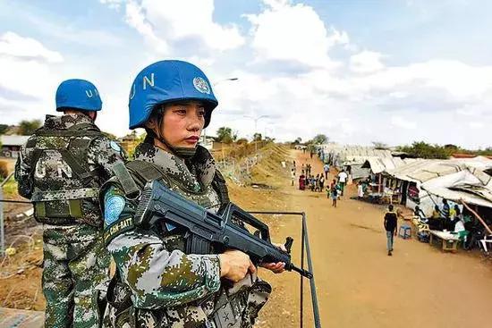 中国女兵高清单人照片，坚韧与力量的独特风采，中国女兵高清单人照片，展现坚韧与力量的独特魅力