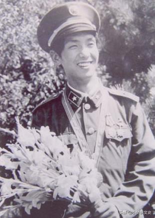 丁晓兵与广西武警总队司令妻子的故事，英雄背后的力量与温情，丁晓兵与广西武警总队司令妻子，英雄背后的力量与温情故事