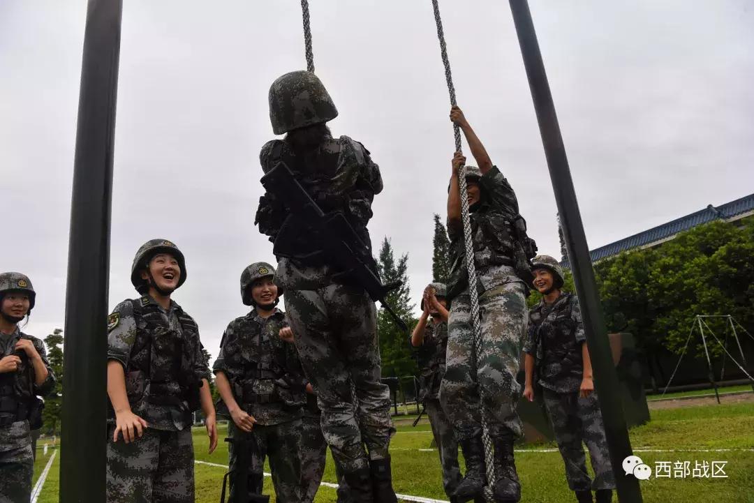 女兵的情怀，坚韧、柔情与无畏，女兵的情怀，坚韧、柔情与无畏的力量
