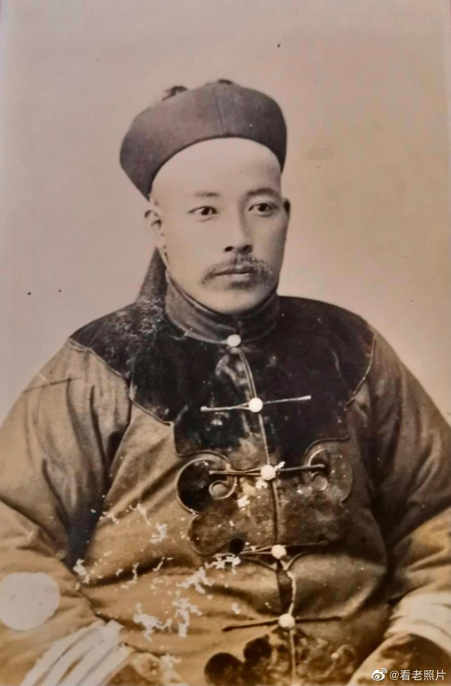 揭秘中国军队新一代军服，04式军服图片解析，揭秘中国军队新一代军服，04式军服深度解析图片展示