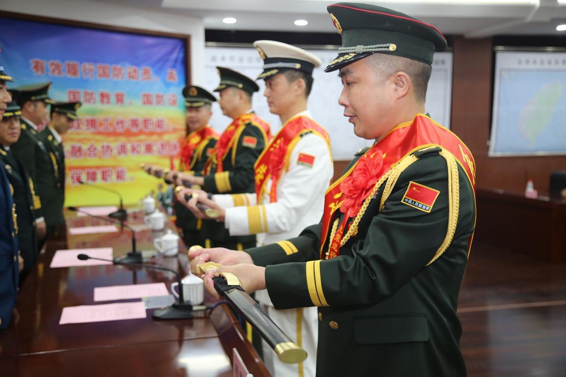 退役军官，荣誉与担当的象征，退役军官，荣誉与担当的典范