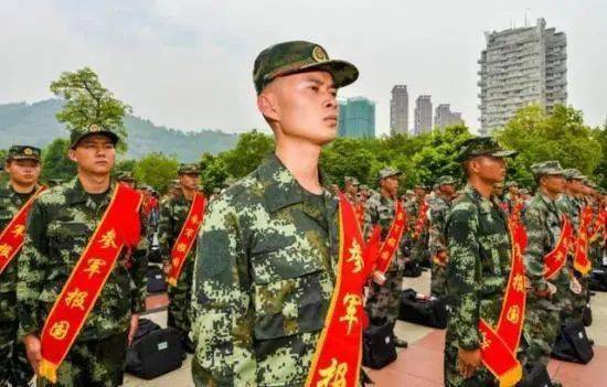 高校毕业生入伍，青春的选择与国家的力量，高校毕业生入伍，青春选择与国家力量的交汇点