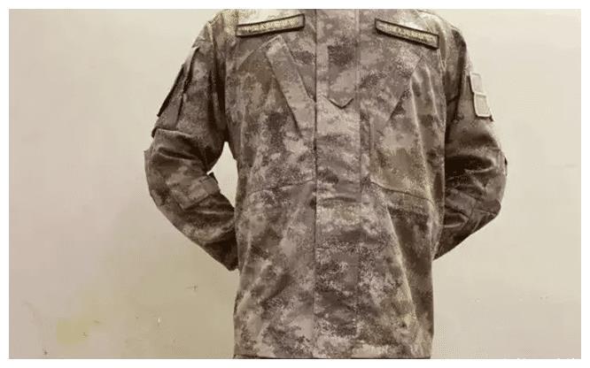 老外评测解放军19式星空迷彩服，新一代军用服装的卓越表现，老外评测解放军新一代军用服装，19式星空迷彩服卓越表现揭秘