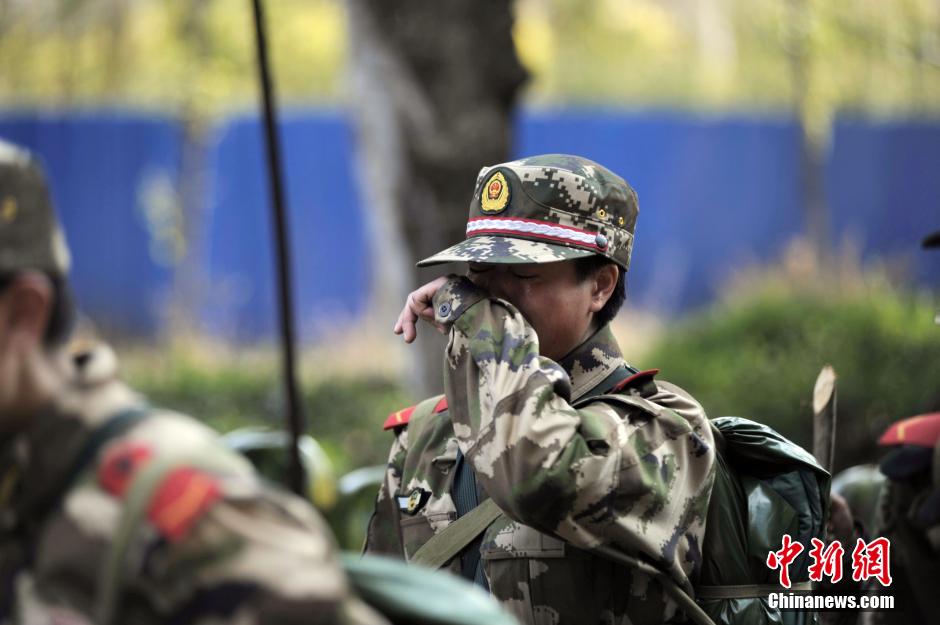 武警总队中的女兵力量，勇敢与坚韧的象征，武警总队女兵，勇敢与坚韧的力量象征