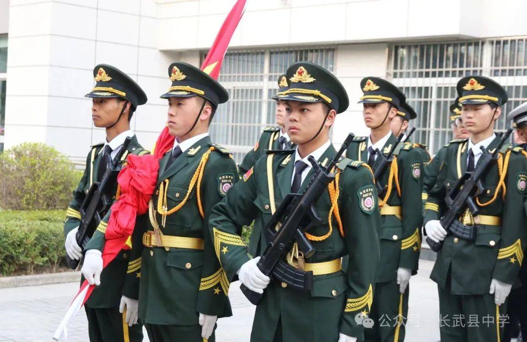 国旗护卫队的励志之路，荣耀与责任并存，国旗护卫队的荣耀与责任，励志之路的闪耀篇章