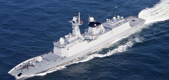 中国海军新下水舰艇，迈向蓝水海军的重要步伐，中国海军新舰艇下水，迈向蓝水海军的关键一步