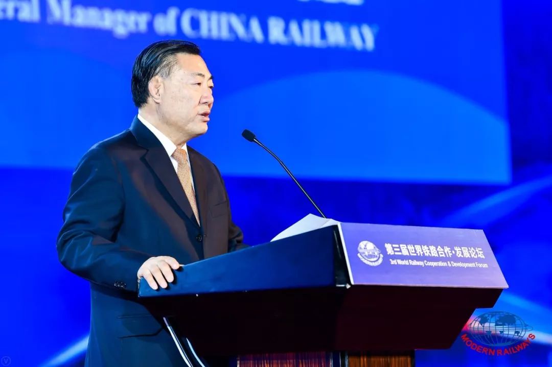 杨宇栋，一位引领时代的杰出人物，杨宇栋，时代引领者的杰出风采