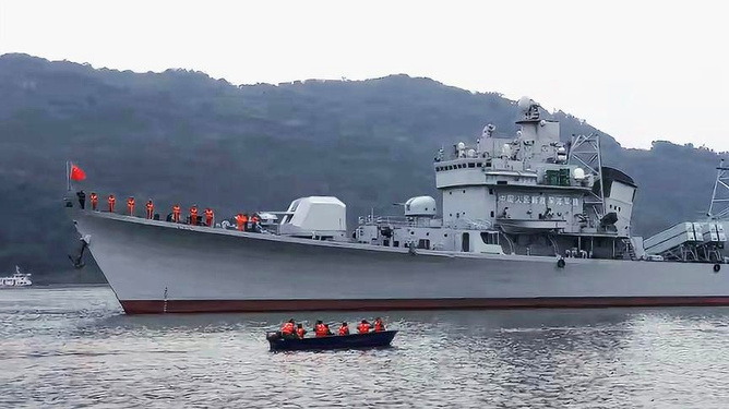 重庆舰的骄傲——探访中国海军重庆舰（116军舰），探访中国海军重庆舰（揭秘重庆舰的荣耀）