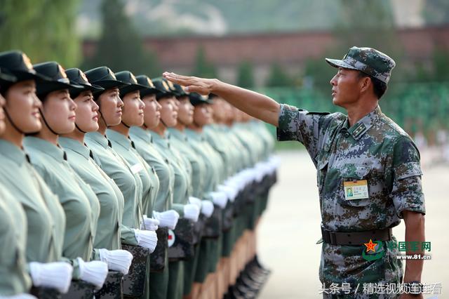 白求恩医疗方队中的女兵风采，坚韧与荣耀的受阅之旅，白求恩医疗方队中的女兵，坚韧与荣耀的阅兵之旅