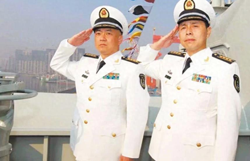 辽宁舰副舰长，勇担重任，领航新时代的海军力量，辽宁舰副舰长勇领海军力量，新时代领航重任