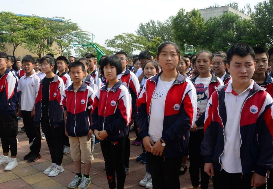 近视能否考军校，探讨与解析，近视考生能否报考军校，探讨与解析