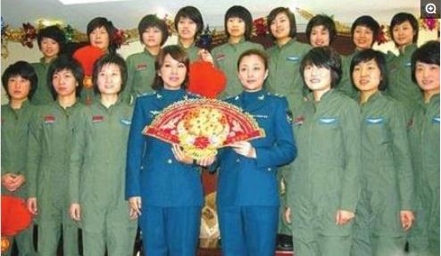 歼-16的改进与发展，中国空中力量的新篇章，歼-16改进与发展，中国空中力量的崭新篇章