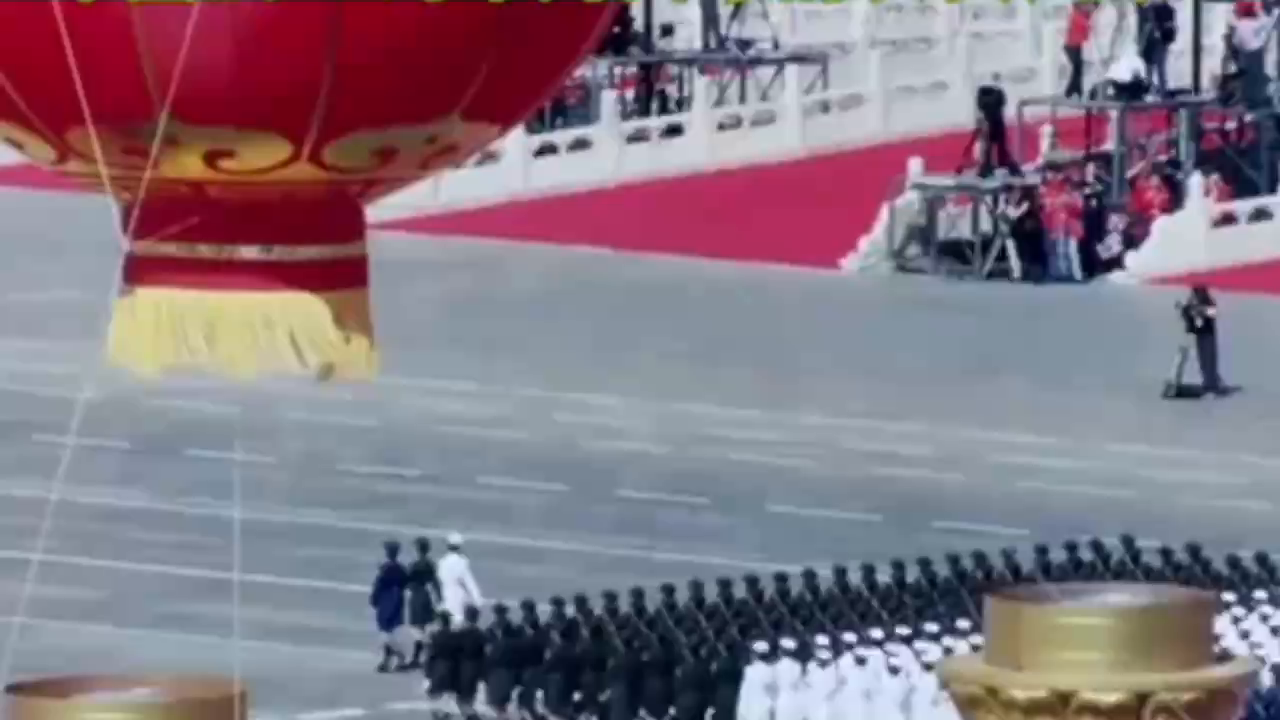 中国女兵的魅力，坚韧、勇敢与柔美的力量，中国女兵的魅力，坚韧、勇敢与柔美的力量展现风采